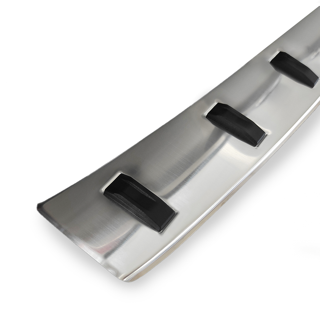 Série NEVADA | Protection de seuil arrière avec caoutchouc antidérapant pour Duster I (Inox)